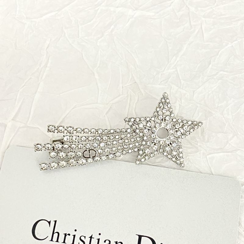 chr1st1an D10r brooches